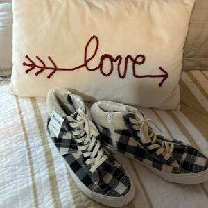 Size 9 Black and White checkered high top shoes